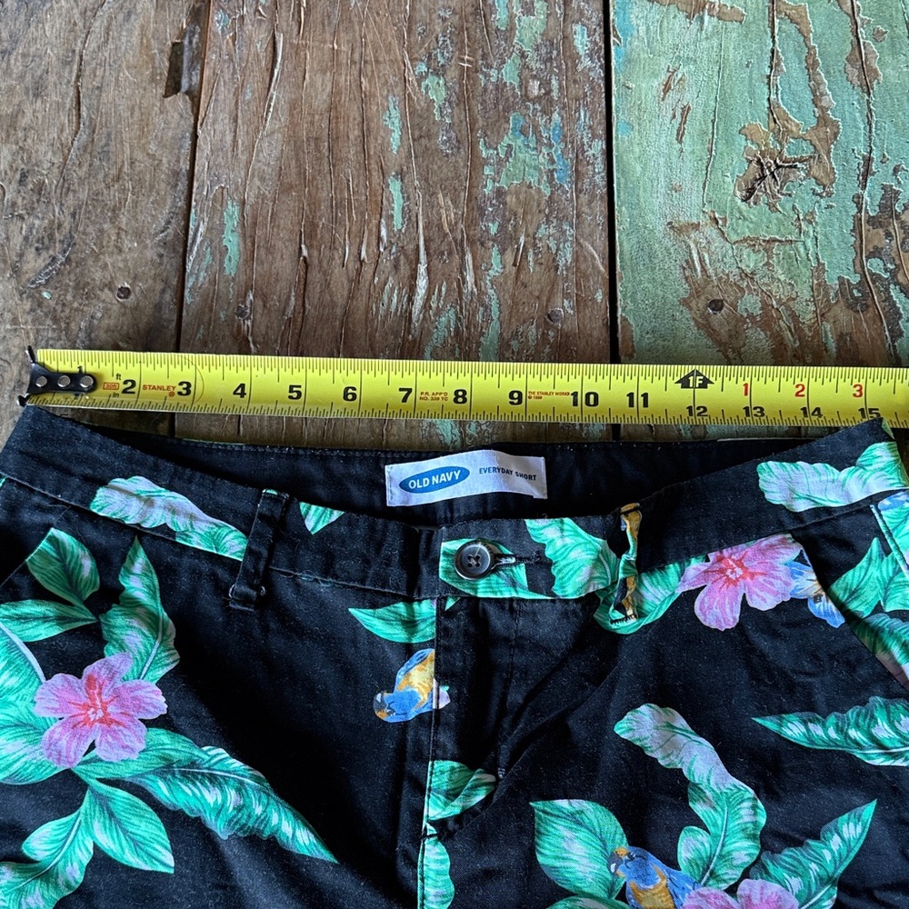 Old Navy Women's Black Tropical Floral Shorts - Picture 6 of 8